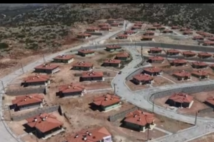 Osmaniye'de villa tipi köy evleri depremzedelerin yüzünü güldürdü