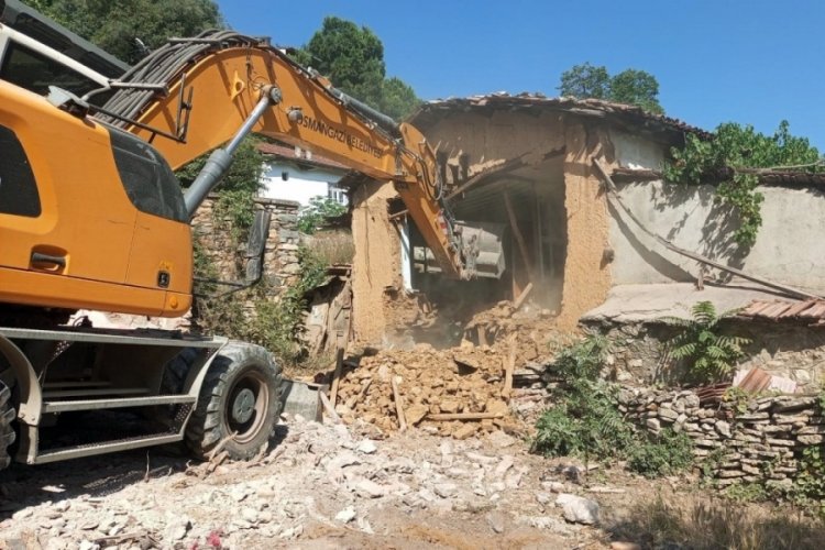 Bursa'nın en dik mahallesinde 3 bina yerle bir edildi!