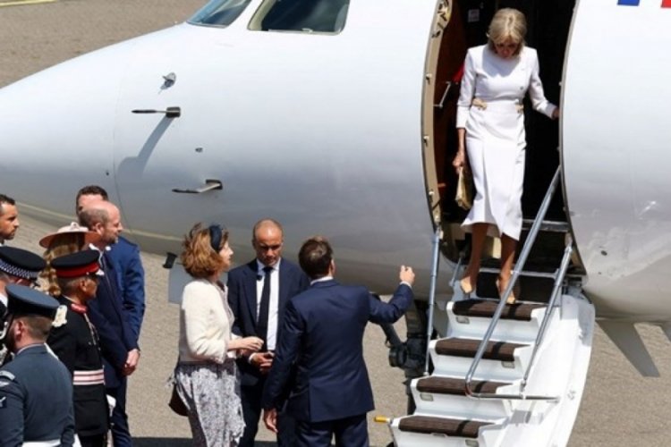 Macron'un eli havada kaldı!