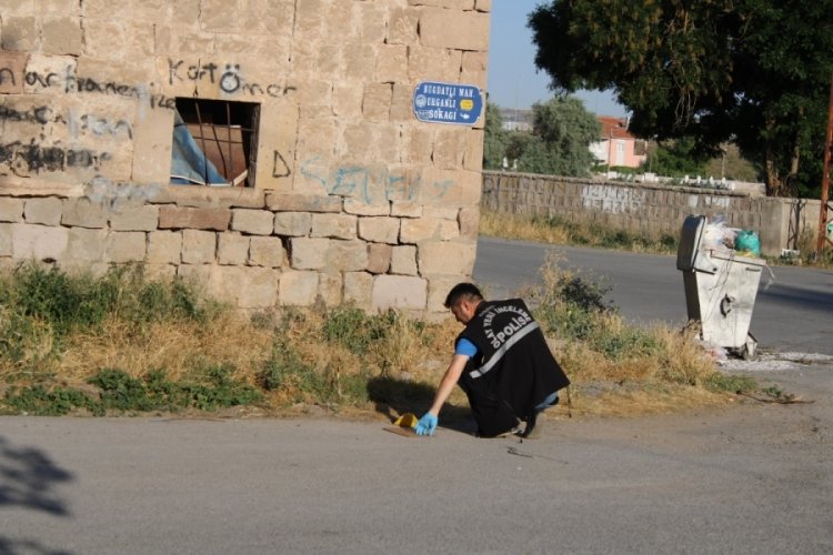 Husumetli iki grup arasında bıçaklı kavga: 1'i ağır 4 yaralı