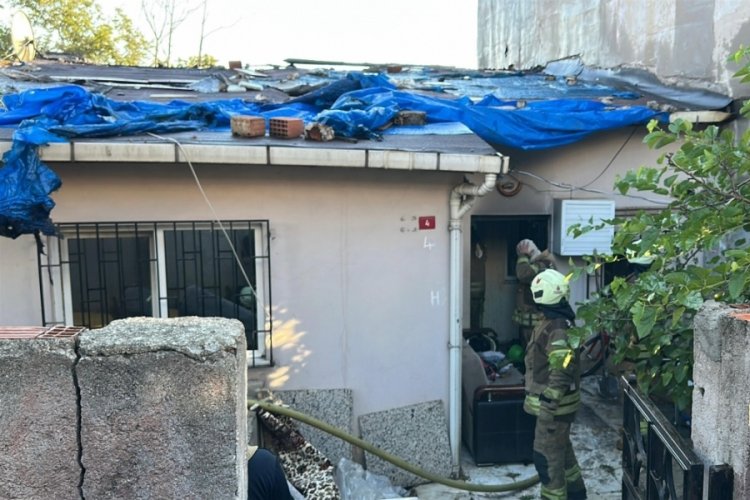 Çakmakla oynayan çocuk evi yaktı! Anneanne ve torunu mahsur kaldı