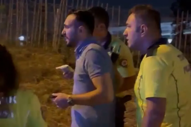 Alkolmetreyi üflememek için direndi, polisleri canından bezdirdi!