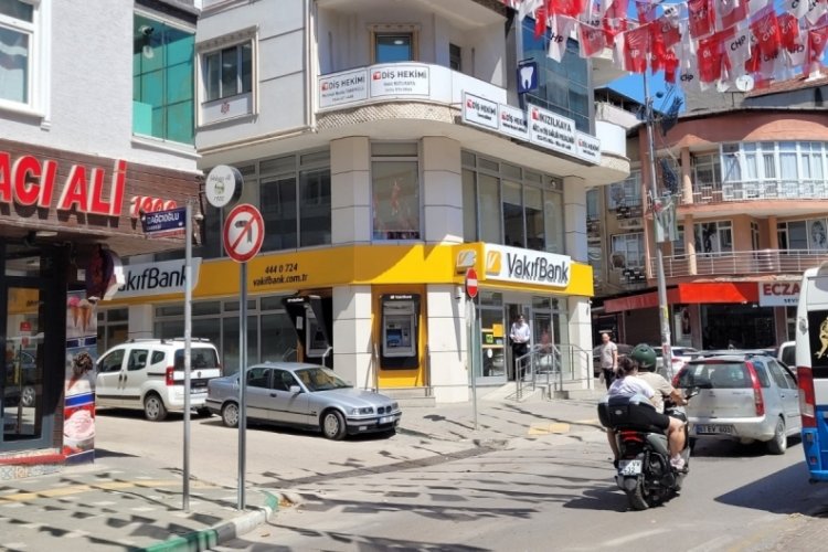 Bursada Bugün gündeme getirdi! Sürücüleri cezadan kurtaracak olan tabela konuldu...