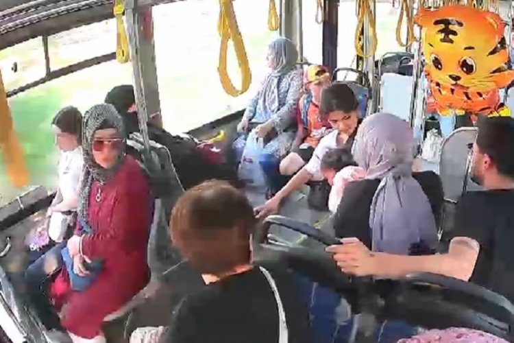 Boğazına cips kaçan bebeği, Heimlich manevrasıyla kurtardı