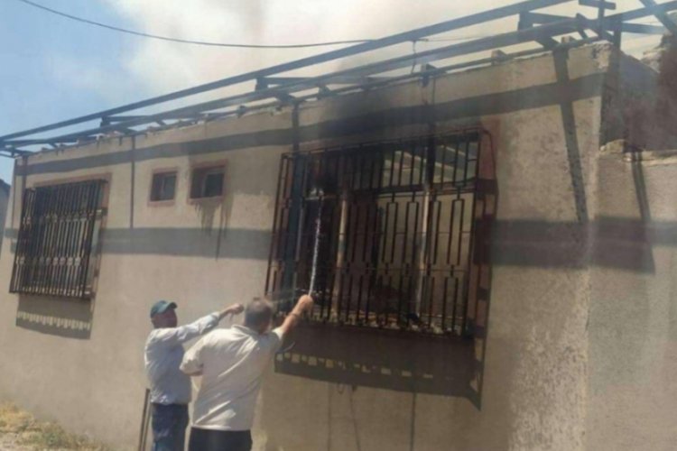 Bursa'da onarım sırasında yangın! Bir ev kül oldu...