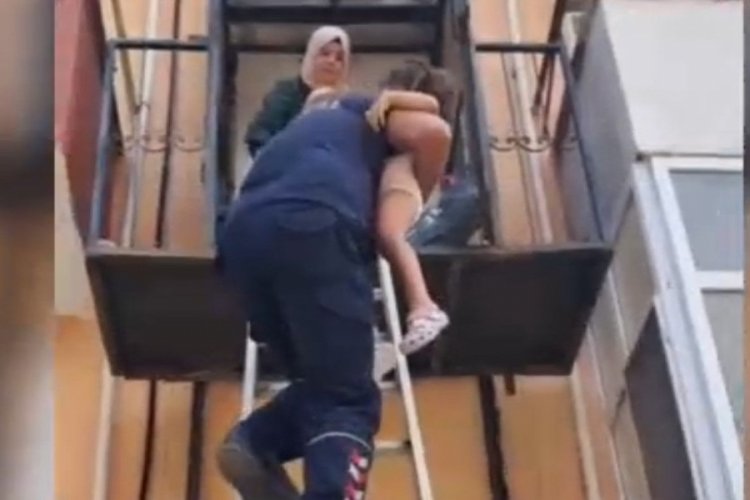 Hatay'da asansörde mahsur kalan anne ve bebeği kurtarıldı