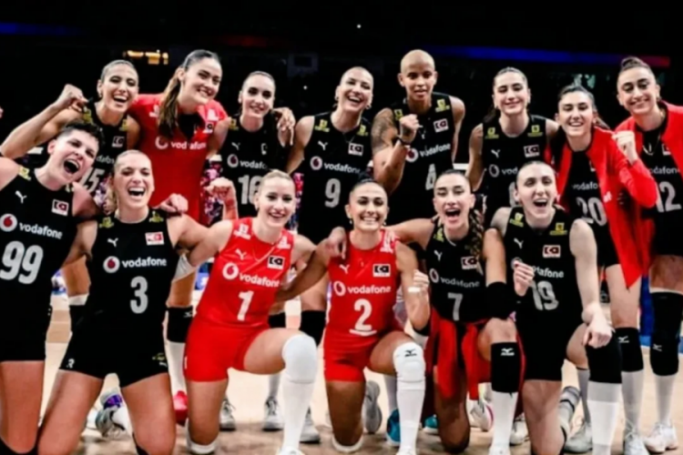 Filenin Sultanları set vermedi: Türkiye Hollanda'yı 3-0'la geçti!