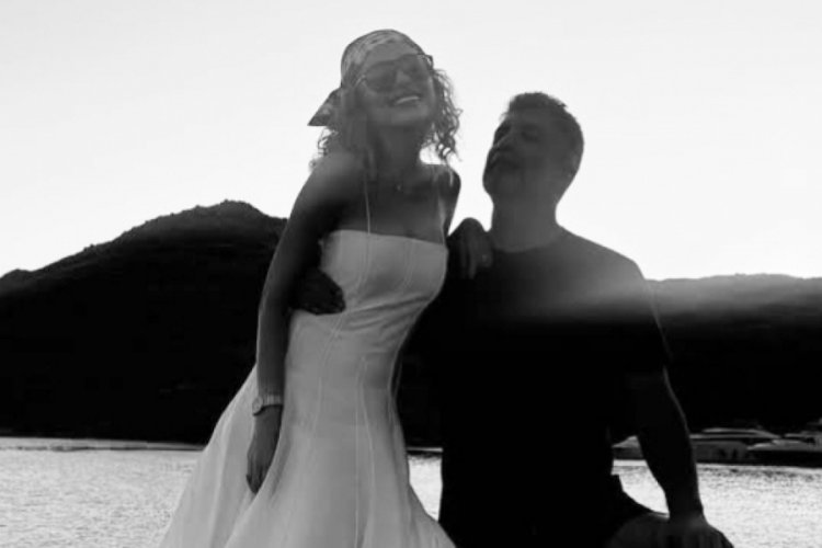 Özcan Deniz ve Samar Dadgar'dan romantik tekne tatili