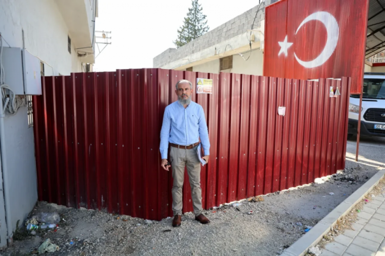 Sokağın girişini kapattı! 'Tapulu arazim'