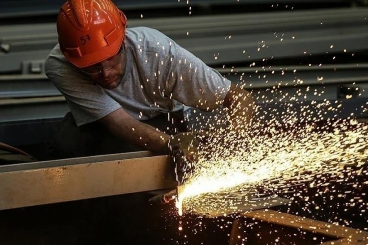 Sanayi üretimi yıllık yüzde 4,9 arttı