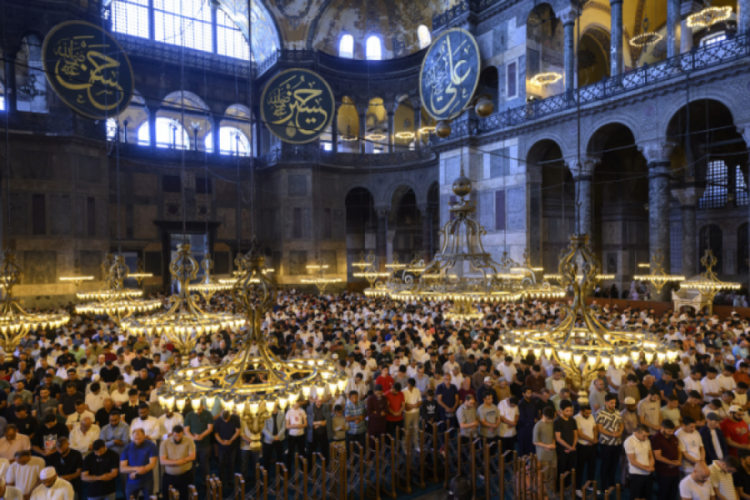 Ayasofya'nın ibadete açılmasının üzerinden 5 yıl geçti