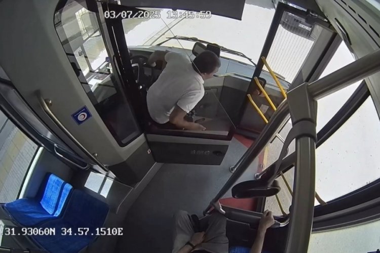 Halk otobüsü şoförünün dikkati kazayı önledi