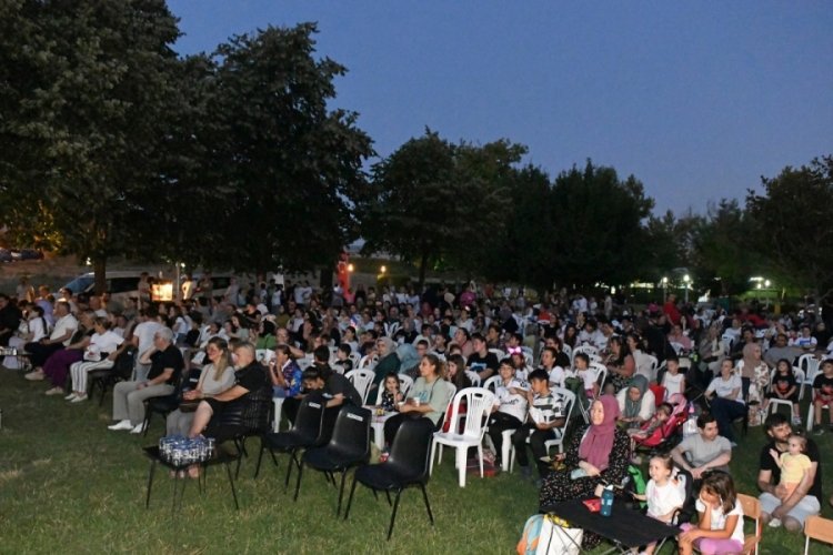 Bursa'da çocuklar açık hava sinemasında buluştu 