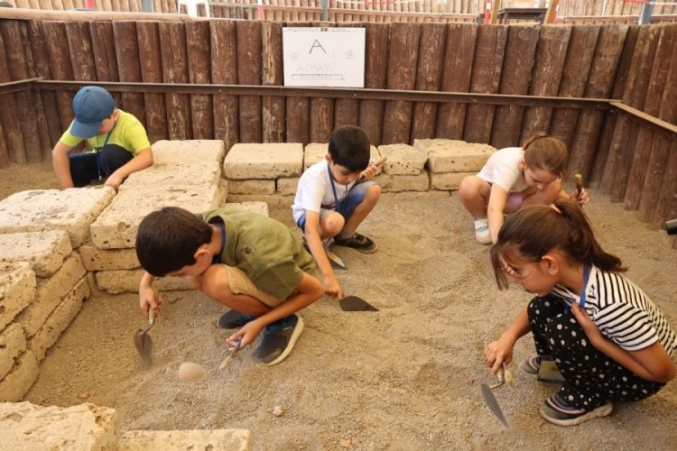 Nilüfer'de çocuklar arkeoloji ile tanışıyor