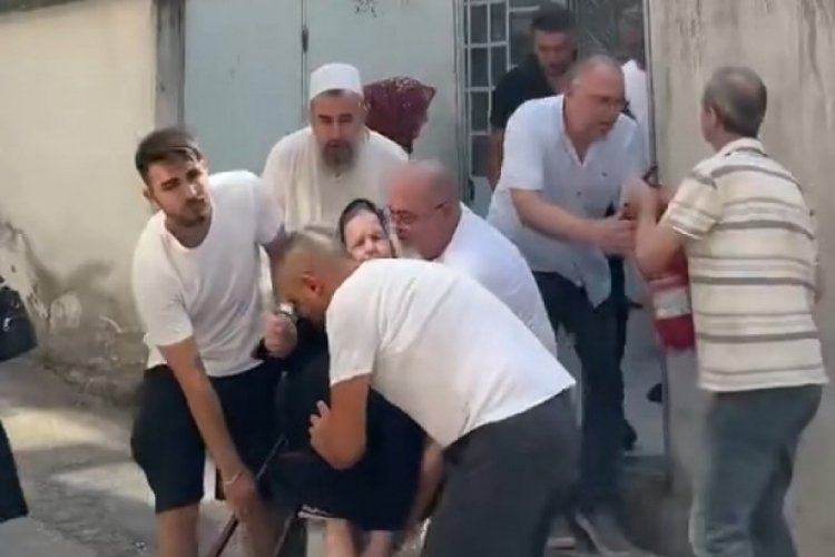 Bursa'da dumanlar gittikçe yükseliyor! Yaşlı vatandaş böyle kurtarıldı