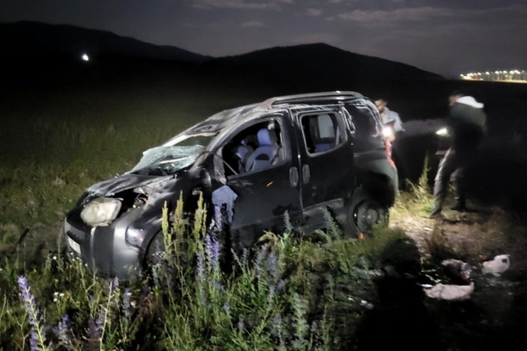 Kontrolden çıkan araç şarampole devrildi: 4 yaralı
