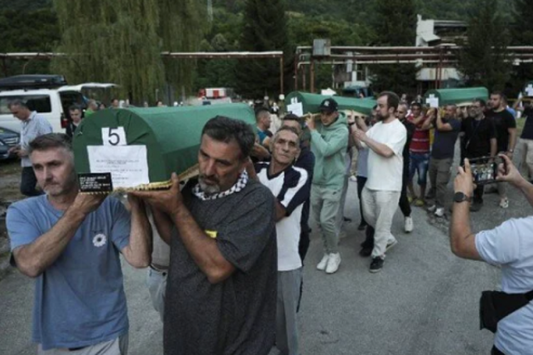 Srebrenitsa: Bitmeyen acı