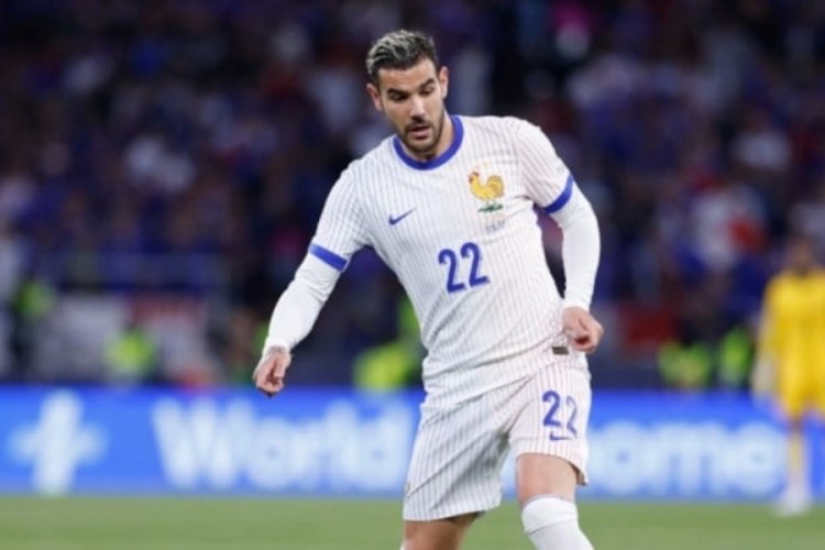 Theo Hernandez'den sürpriz imza