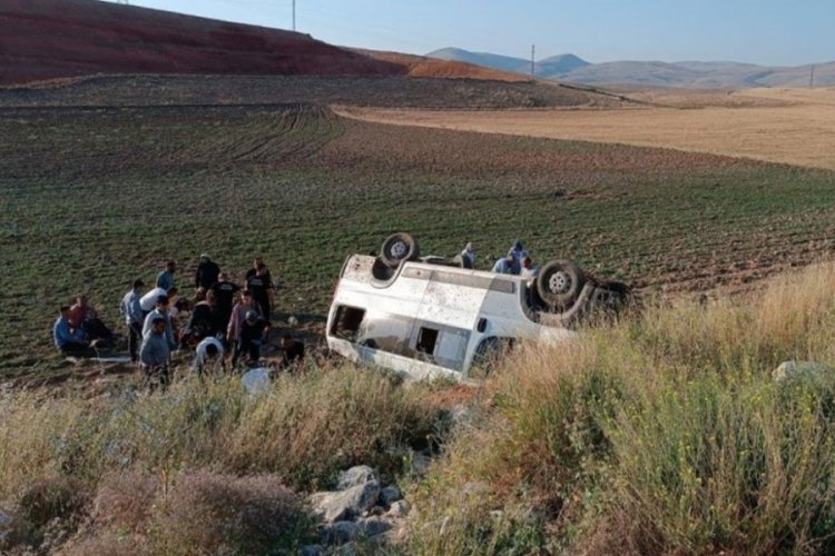 Tarım işçilerini taşıyan minibüs devrildi: Çok sayıda yaralı var!