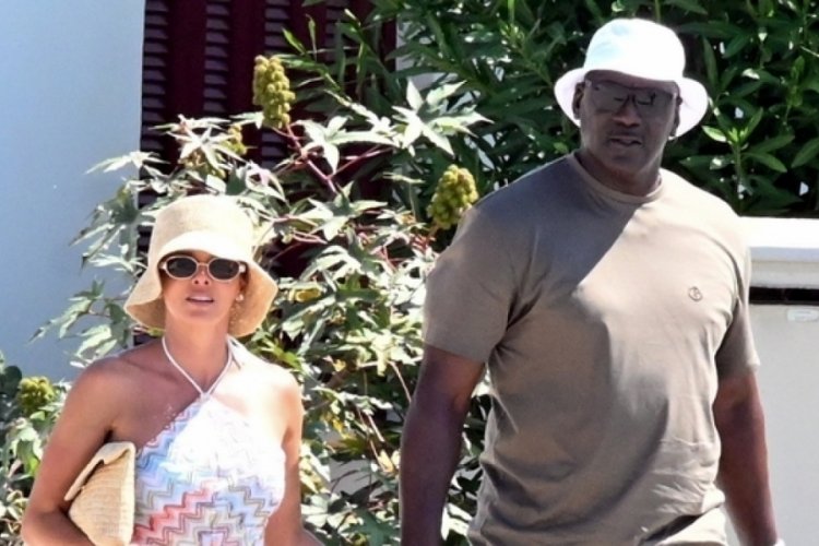 NBA efsanesi Michael Jordan, eşiyle Yunan adasında