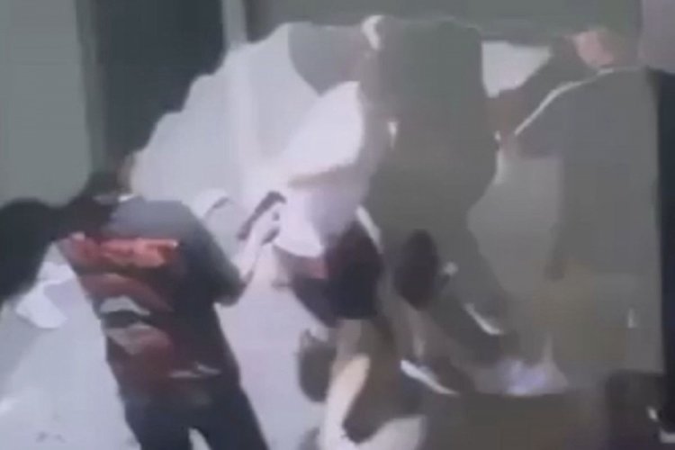 Eski eşini kıskandı! Beraber yayın yaptıkları adama saldırdı