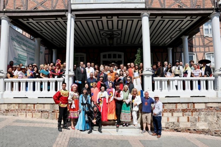 Altın Karagöz dans ekiplerinden Başkan Bozbey'e ziyaret 