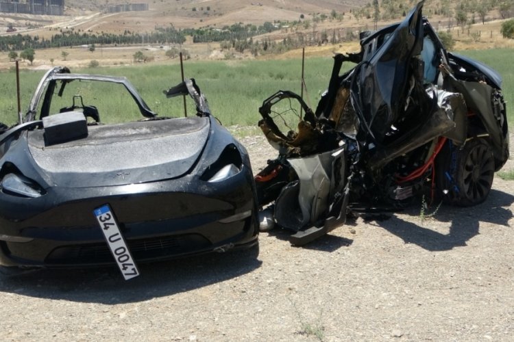 Dehşete düşüren olay! Dünyaca ünlü araç iki kişiye mezar oldu...