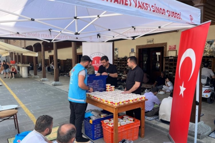 Vatandaşlara aşure ikramı
