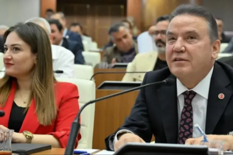 Görevden uzaklaştırılan Muhittin Böcek yerine atanan isim belli oldu