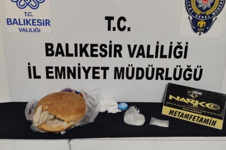 Resmen ekmek arasına gizlemişler! Ekipler yakaladı