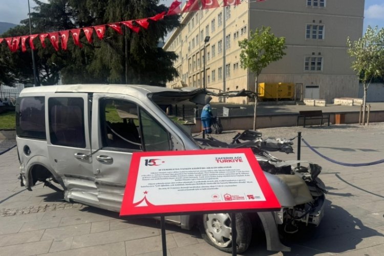 Bursa'da sergileniyor! Tankın ezdiği araç Yıldırım'da...