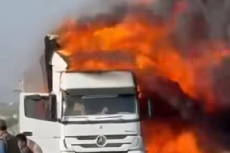 Şanlıurfa'da alev alan tır kullanılamaz hale geldi