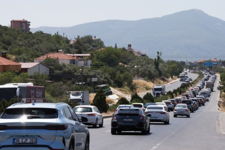 Bursa'dan da gidenler var! Araç kuyruğu şehirden şehire uzandı...