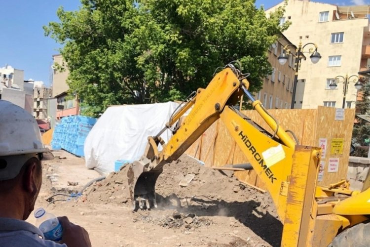 Doğalgaz borusu delindi, vatandaşlar büyük korku yaşadı