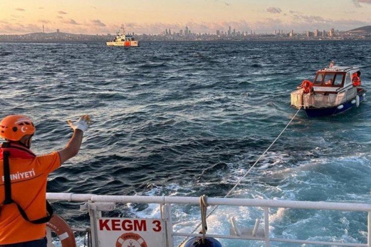 Heybeliada açıklarında sürüklenen tekne kurtarıldı