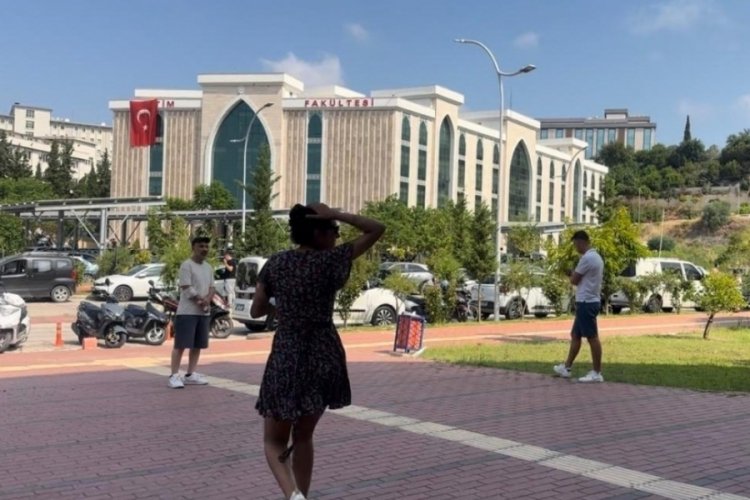 Sınavı dakikalarla kaçırdılar, tabelayı göremedikleri söylenince içeri alındılar