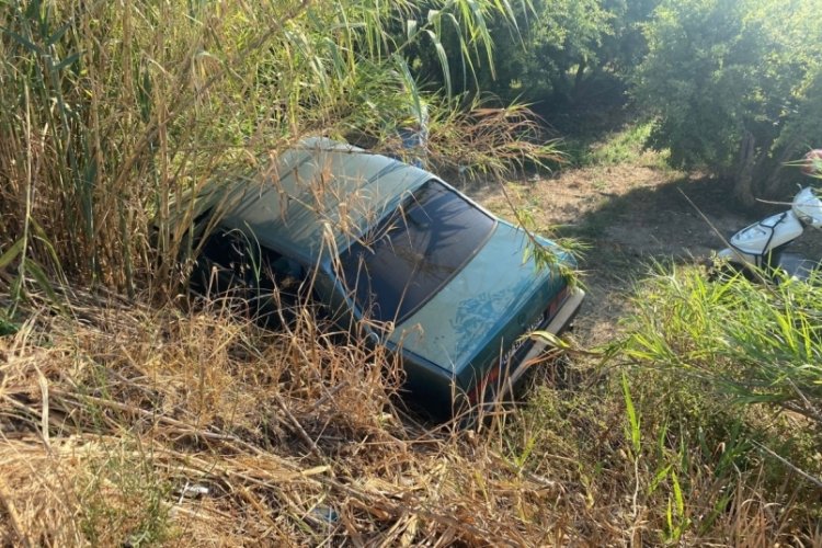 Antalya'da otomobil şarampole uçtu: Anne ve kızı yaralandı