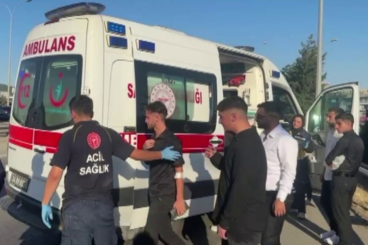Anadolu Otoyolu'nda bariyerlere çarpan otomobile arkadan gelen araç çarptı: 4 yaralı