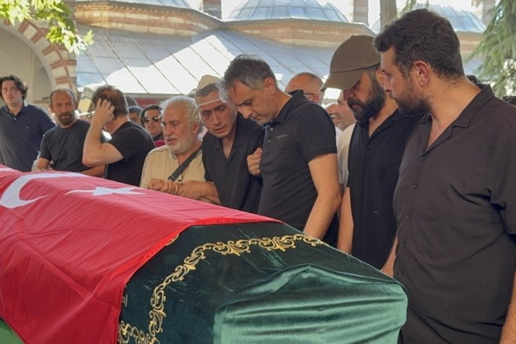 Son yolculuğuna evladıyla yan yana uğurlandı