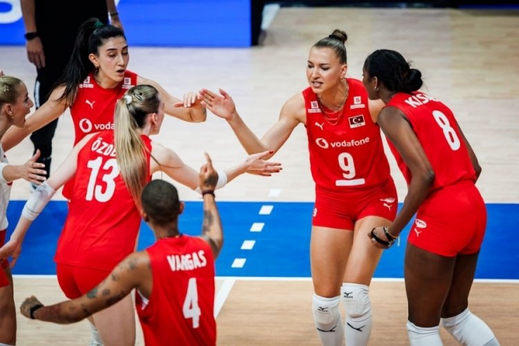 A Milli Kadın Voleybol Takımı Sırbistan'a 3-0 yenildi