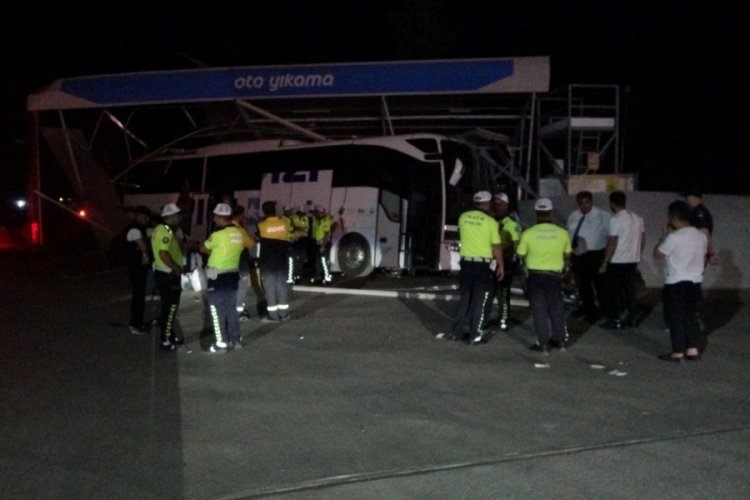 Gece yarısı korkutan kaza! Çok sayıda yaralı...