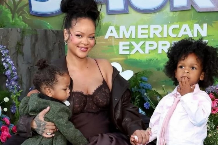Rihanna kırmızı halıda oğullarıyla birlikte yürüdü