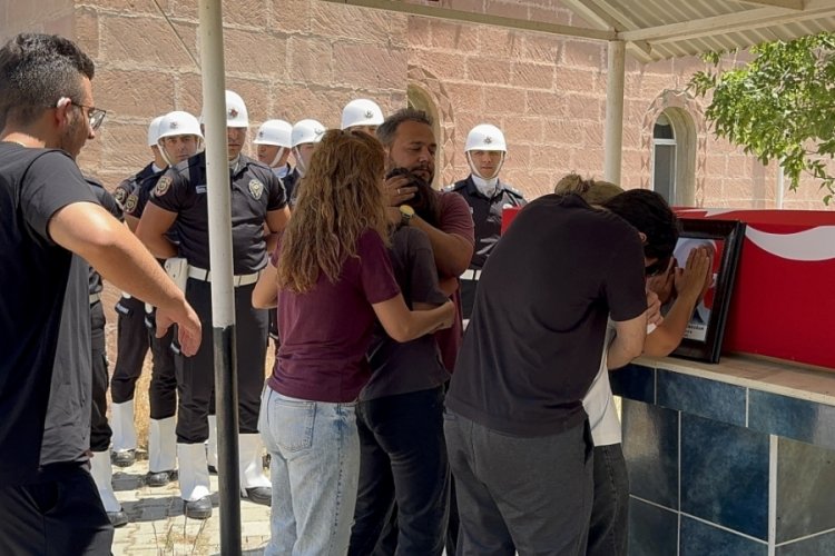 Kaza kurşunuyla ölen polisin cenazesi toprağa verildi