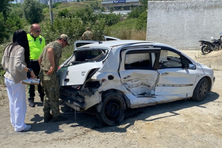 Polis otosuyla otomobil çarpıştı: 2 polis ve 1 asker yaralı