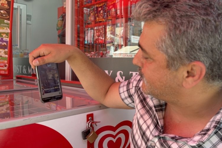Üstünde patlattı, intikamı gülümsetti! Öyle bir şaka yaptı ki...