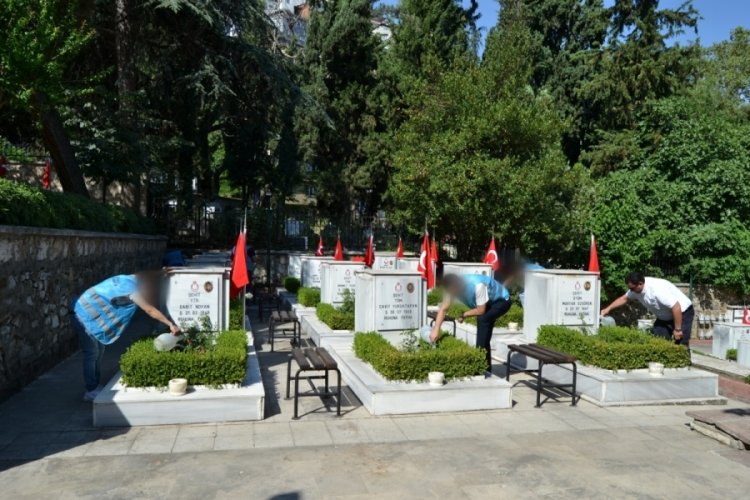 Bursa Denetimli Serbestlik Müdürlüğü'nden şehitler ve gazilere vefa ziyareti