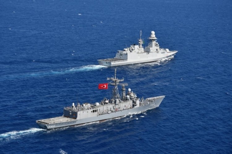 Mavi Vatan'ın yüzen kalesi TCG Gelibolu Fırkateyni İtalya Deniz Kuvvetleri unsuru İTS Bergamini ile eğitimler icra etti