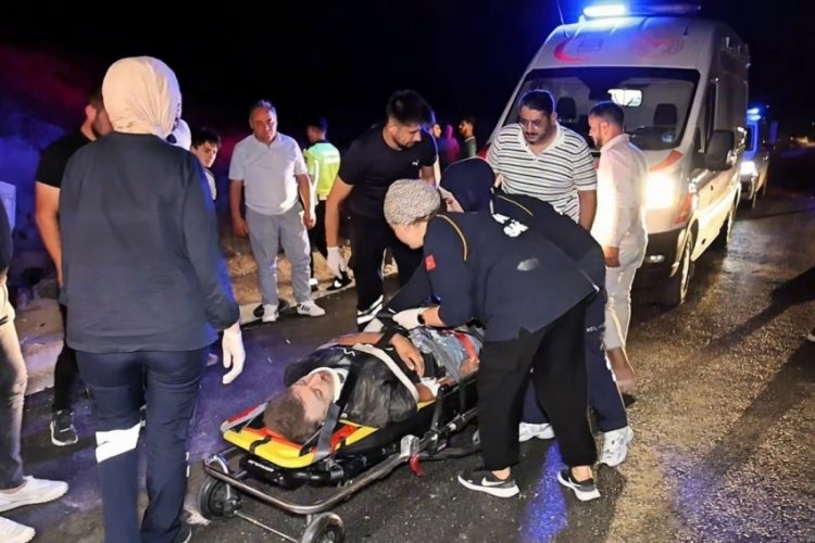 Alkollü ve ehliyetsiz sürücünün kontrolünden çıkan araç şarampole takla attı: 2 yaralı