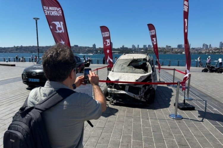 15 Temmuz'da tankın ezdiği otomobiller sergileniyor