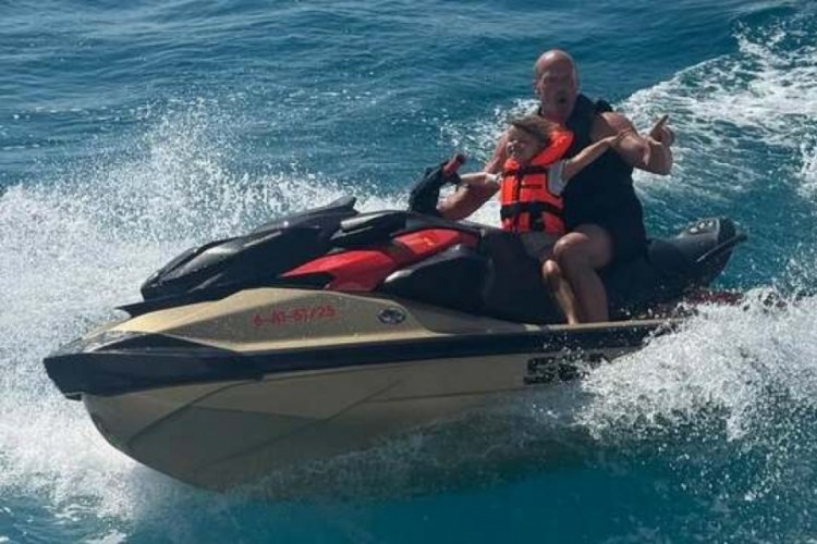 Hollywood yıldızı Jason Statham mavi turda